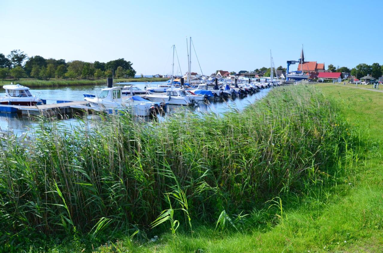 Reetferienhaus - Schaprode Hafen Buitenkant foto