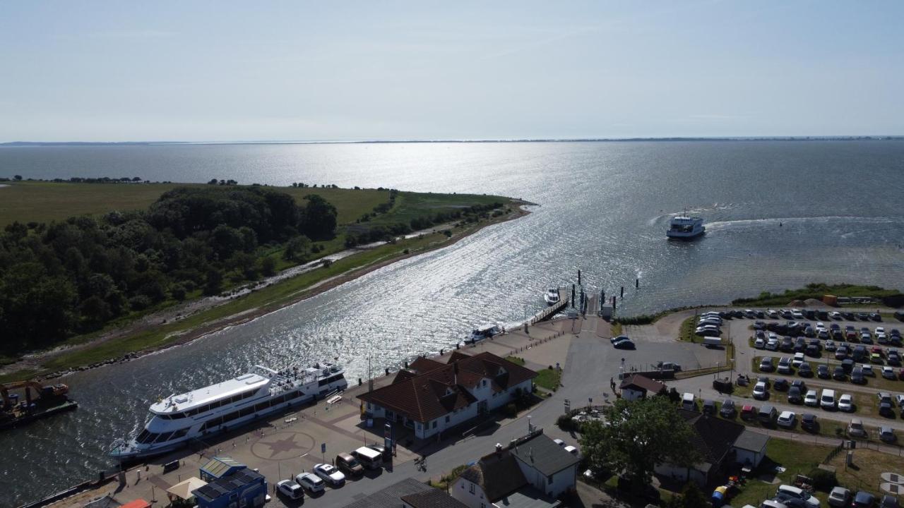 Reetferienhaus - Schaprode Hafen Buitenkant foto