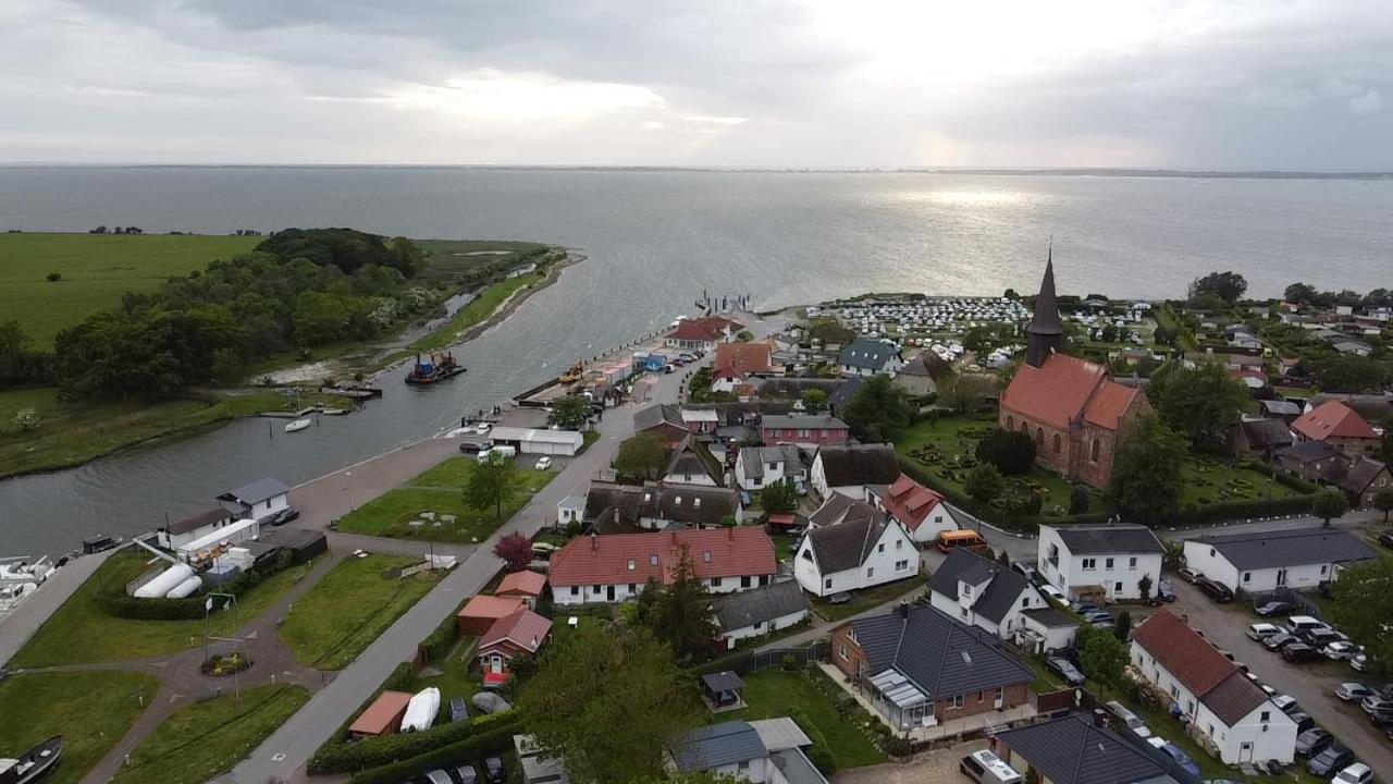 Reetferienhaus - Schaprode Hafen Buitenkant foto