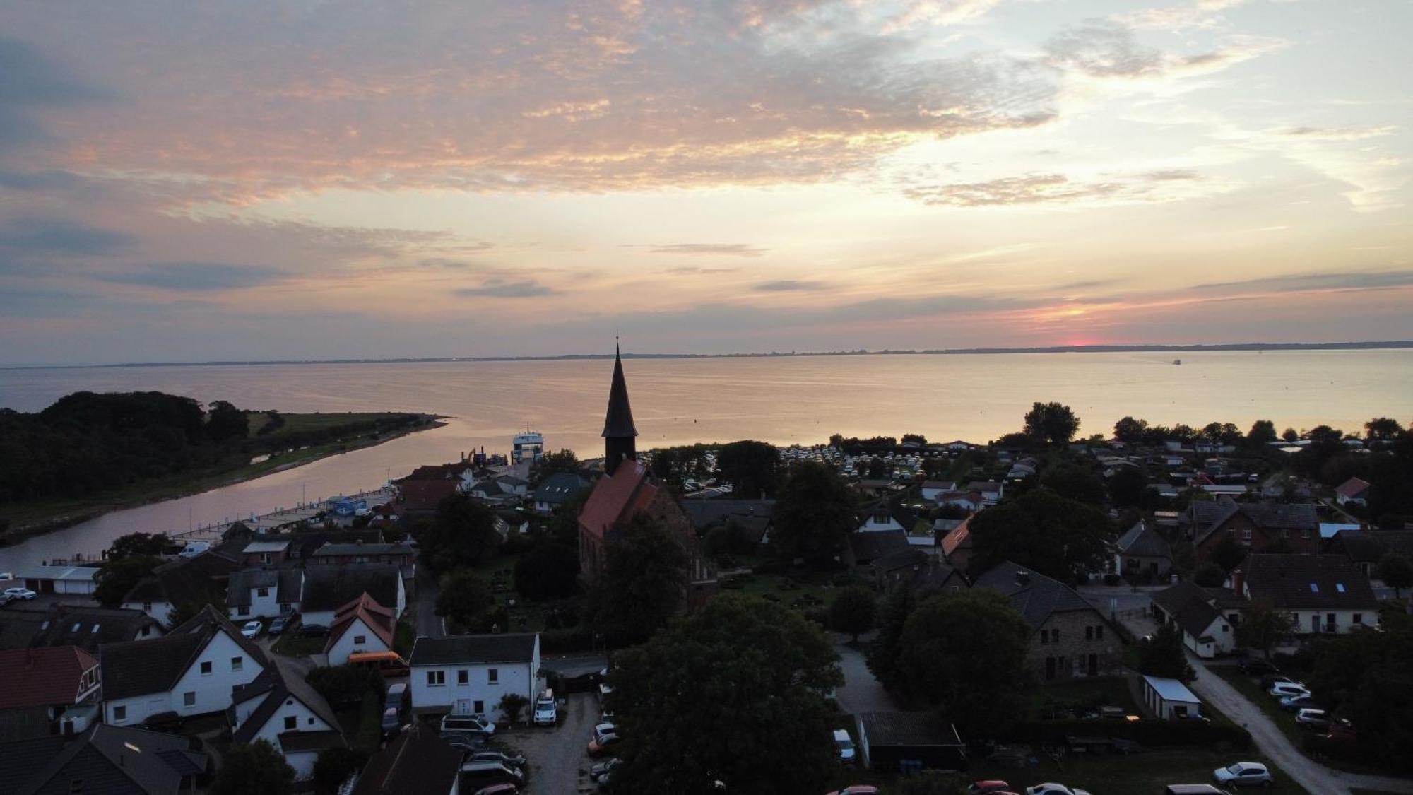 Reetferienhaus - Schaprode Hafen Buitenkant foto